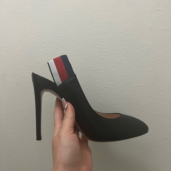 Gucci
Sylvie Leather Web Slingback Pumps - Picture 6 of 8